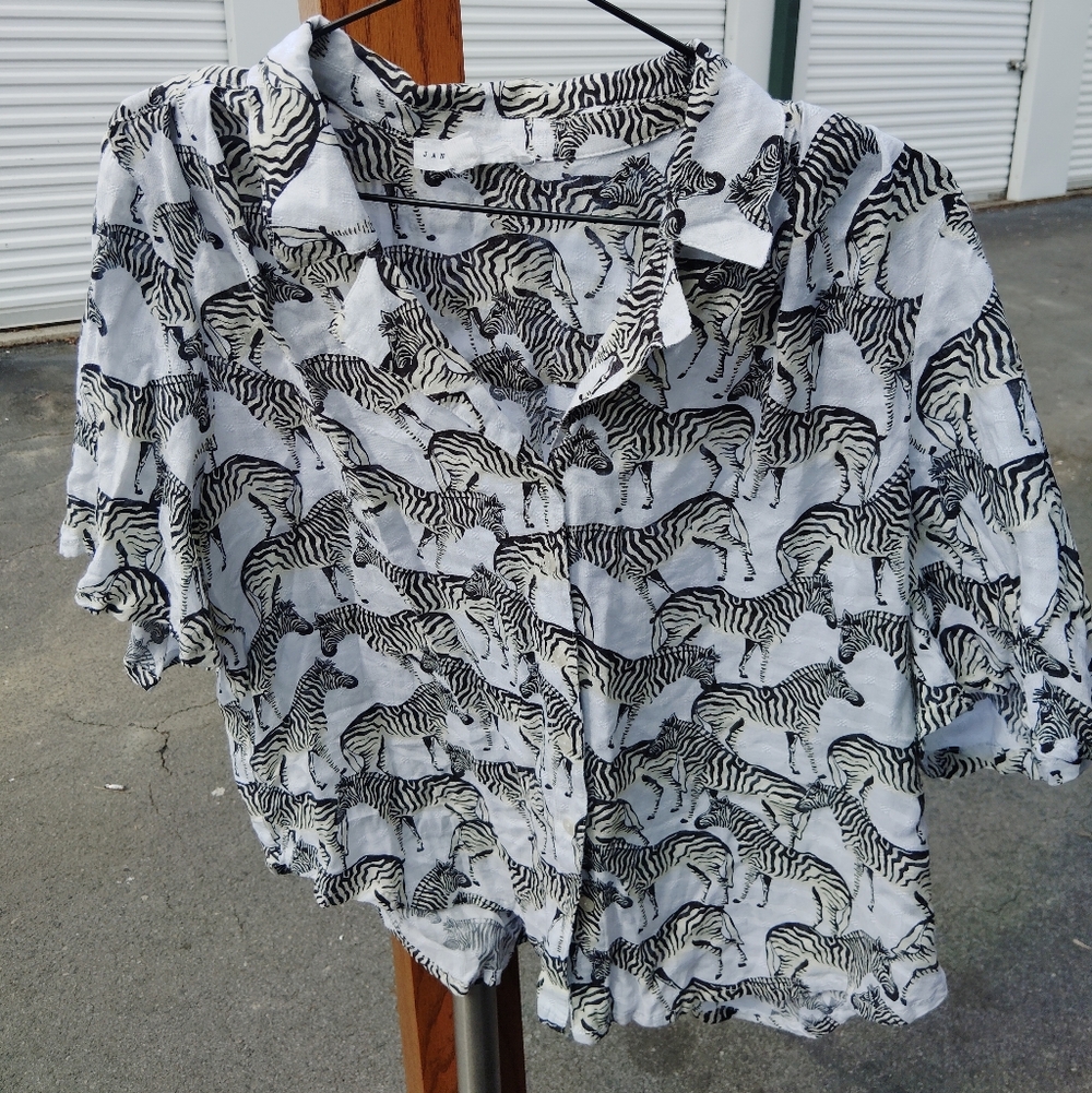 Chic Zebra Pattern Blouse - Picture 3 of 5